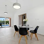 Casa Bella By Ezoria Villa Coral Bay